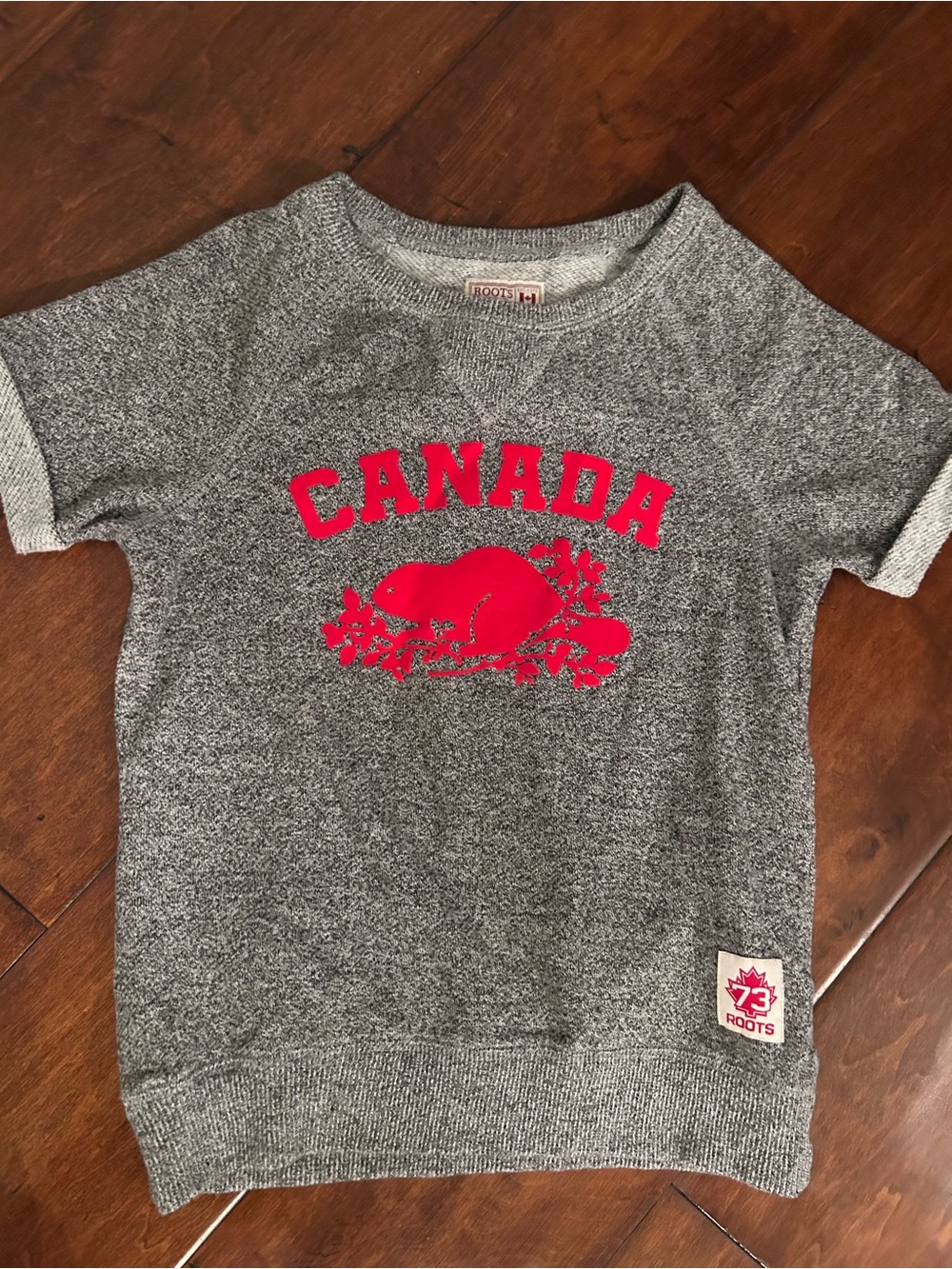 Canada shortsleeve heathered grey sweatshirt - size M (7-8 yrs) 135/68